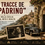 Poster cinematografico dedicato ai luoghi siciliani del film “Il Padrino” con il Bar Vitelli, paesaggi mediterranei e riferimenti al cinema di Francis Ford Coppola.